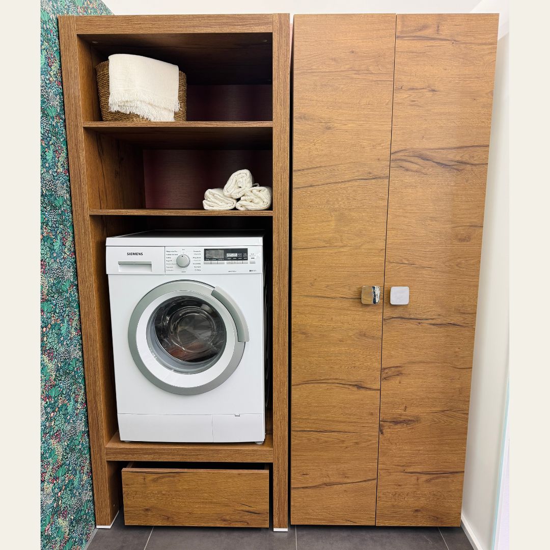 waschmaschine-im-schrank-stauraumloesung-kleines-bad-deinneuesbad